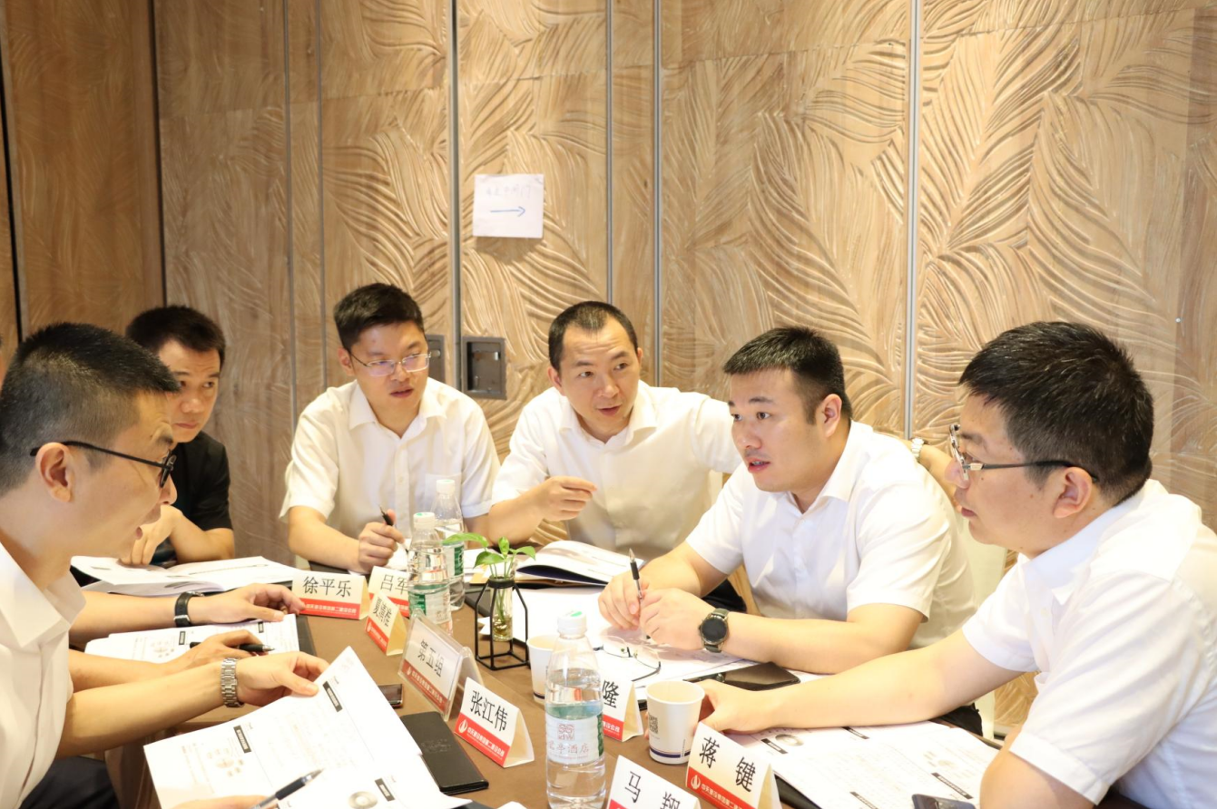 2021年6月25日-26日，AG旗舰厅二建组织开展了2021年中高层主管执行力培训。本次培训特邀清华、北大、上海交大总裁班讲师，中国企业家协会特聘高级讲师许晋老师进行授课。