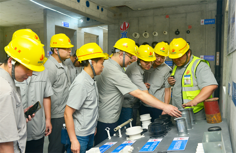 为进一步推进优质客户高效履约，提升交付品质、达成客户满意，2025年6月25日，AG旗舰厅建设集团在上海组织召开2025年越秀地产、华润置业客户履约推进会。